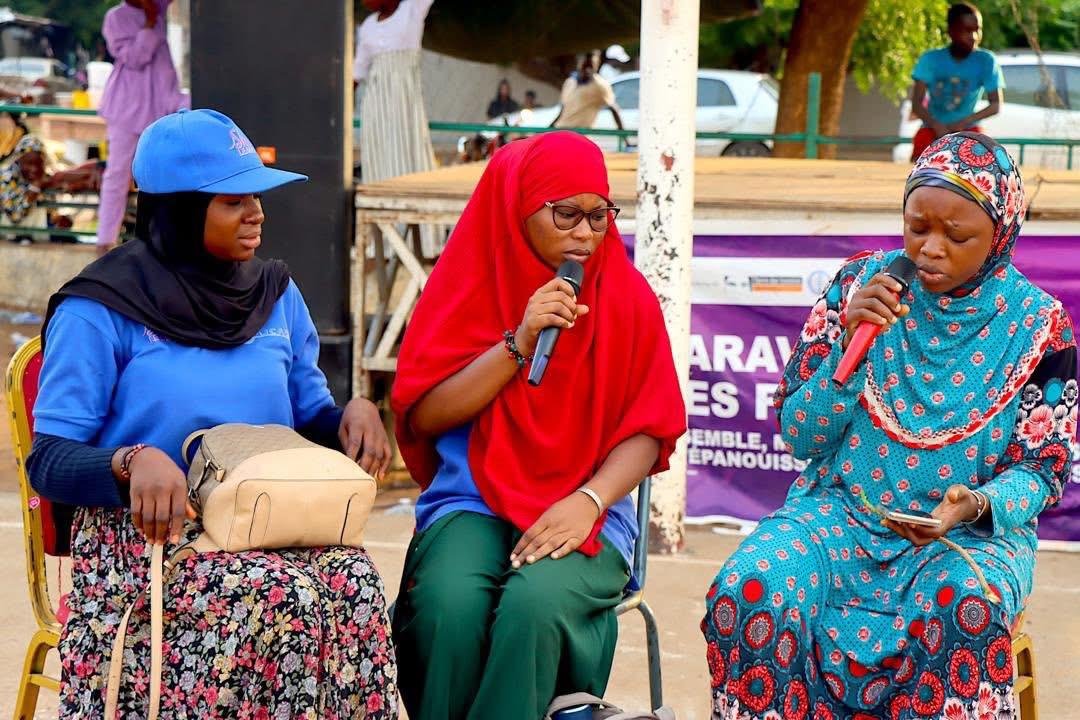 Lire la suite à propos de l’article Plaidoyer citoyen : les jeunes filles en première ligne à Bamako à travers la caravane She Leads
